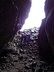 Jeskyně je vysoká 18m, dlouhá asi padesát.